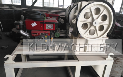 Crawler-type mobile crusher